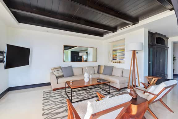 Condo Aralia